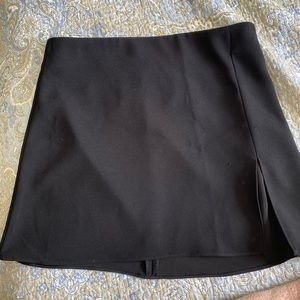 NWT BLACK MINI ZARA SKIRT